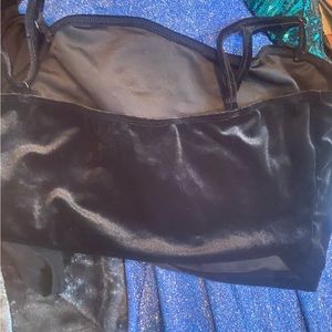 Too small doesn’t fit my chest area size 40D